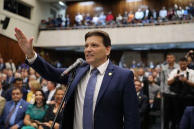 Paulo Gomes, apresentador do Cidade Alerta-PR, assume mandato na Assembleia