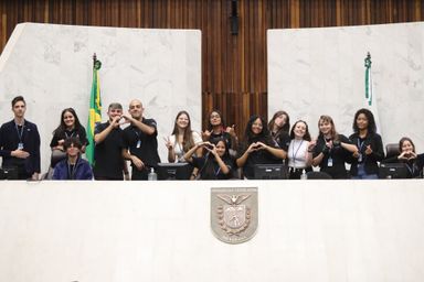 Assembleia recebe integrantes do Parlamento Jovem da Câmara Municipal de São José dos Pinhais
