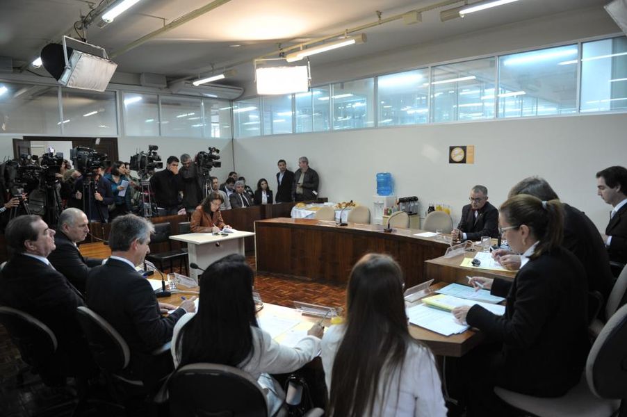 Visão geral da Comissão Especial em sabatina aos candidatos nesta segunda-feira (08). 