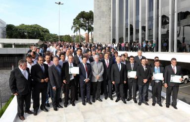 Assembleia Legislativa homenageia 299 câmaras municipais que economizaram recursos no exercício de 2013