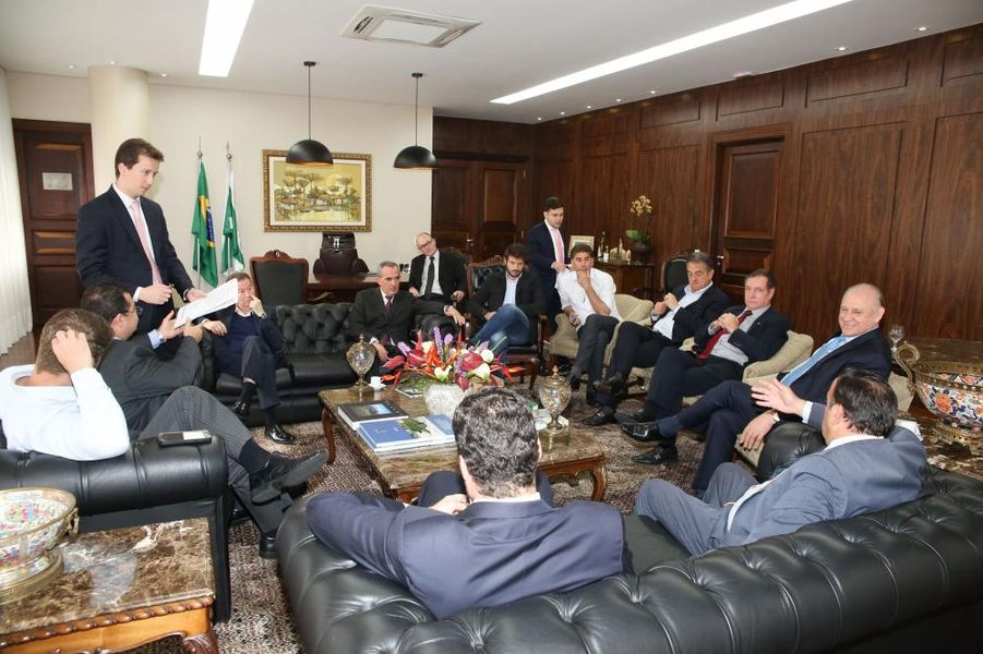 Presidente reunido com deputados
