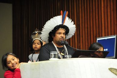 Indígenas protestam contra a municipalização da Saúde