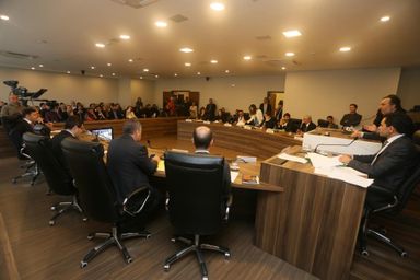 Votação de projeto que amplia número de blocos na Assembleia fica para próxima semana