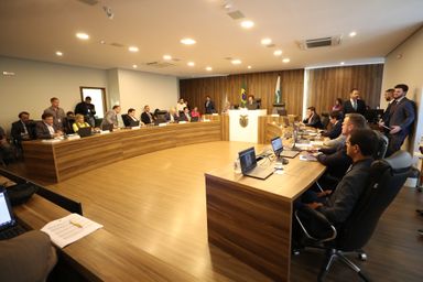 CCJ discute projeto que proíbe cobrança por ar-condicionado em transportes por aplicativos