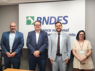 Deputado Goura (PDT) leva sugestões ao BNDES para o novo contrato de concessão do transporte coletivo de Curitiba