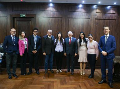 Assembleia vai transmitir as sessões na linguagem dos sinais
