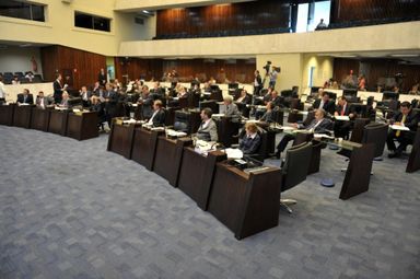 Deputados aprovam revogação de mais de 80 leis que concediam títulos de utilidade pública
