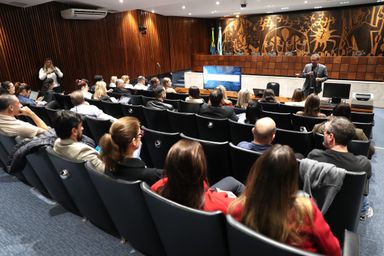 Assembleia Legislativa realiza oficina sobre Inteligência Artificial (IA) na Comunicação Digital
