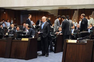 Plenário rejeita vetos a dois projetos de lei