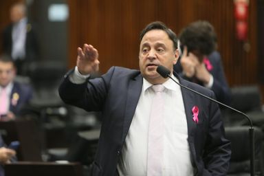 Projeto que zera a alíquota de IPVA de veículos elétricos avança na Assembleia