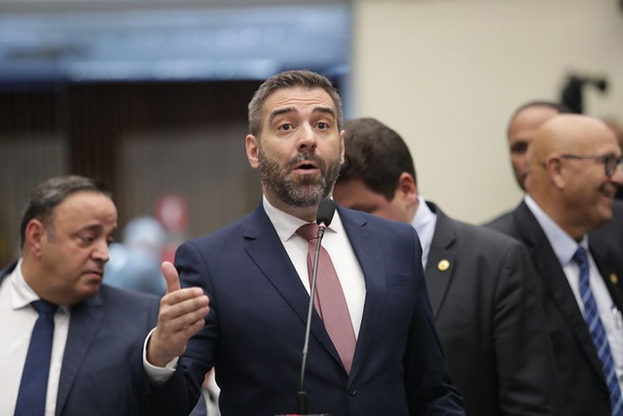 denian ipva deficientes auditivos