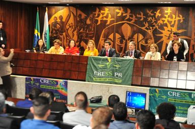 Sessão solene debate ações de defesa dos direitos dos profissionais de Serviço Social