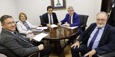 Comissão de Saúde Pública aprova projetos que criam políticas de apoio a famílias e entidades que atendem PCDs e pessoas com TEA