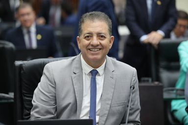 Sancionada lei que cria Semana Estadual de Conscientização e Prevenção de Doenças em Animais Idosos no Paraná