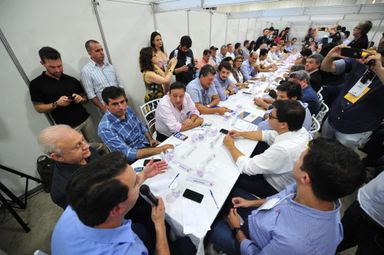 Atendimento à população, prefeitos e reuniões marcam a agenda dos deputados em Londrina
