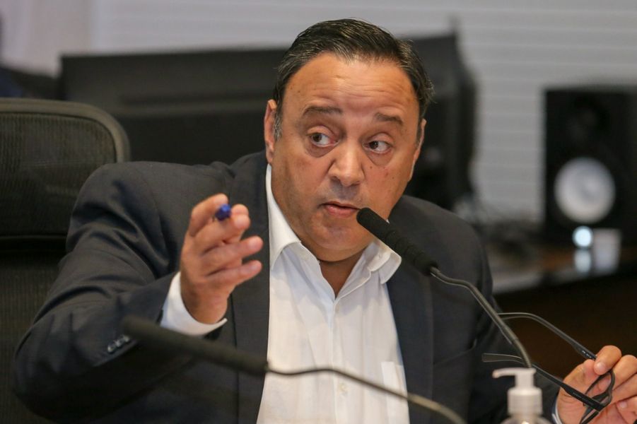 hussein reunião