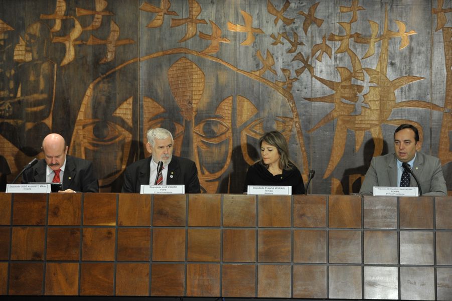Da esquerda para a direita, Deputado José Augusto Maia (PTB/ PE), deputado Luiz Couto (PT/PB), deputada Flávia Morais (PDT/GO) e deputado federal Fern