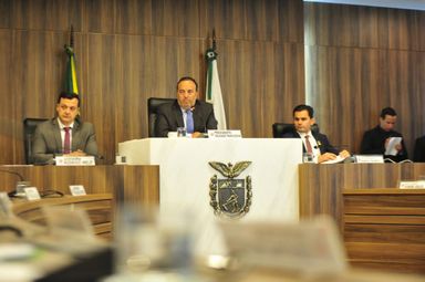 Deputados da CCJ debatem projeto que proíbe bloqueio em rodovias
