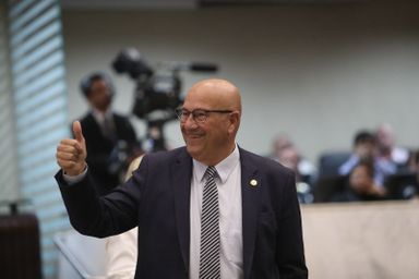 Deputado propõe título de utilidade pública para organização que presta serviços de equoterapia
