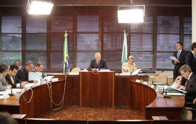 Mensagens que tiveram votação adiada retornam à pauta da CCJ