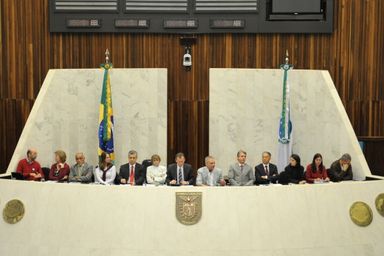 Assembleia debate prioridades para a Conferência Nacional de Educação