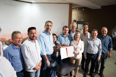 Parlamentares participam de assinatura de convênio para fortalecer agroecologia em assentamentos da Reforma Agrária