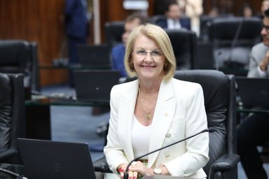 Deputada Secretária Márcia Huçulak (PSD) apresenta projeto de lei para que pets possam ser enterrados junto a seus tutores