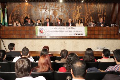 Pronunciamentos exaltados marcam audiência sobre reforma do Código Penal