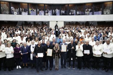 Assembleia Legislativa presta homenagem aos 100 anos da Arquidiocese de Curitiba e à Semana de Corpus Christi
