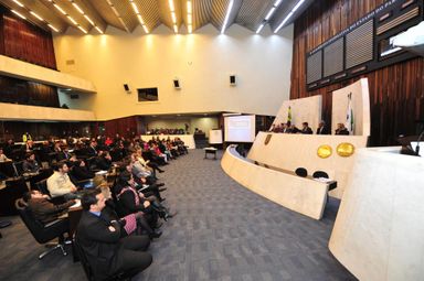 Participantes elogiam temas abordados pelo ministro Rezek durante palestra