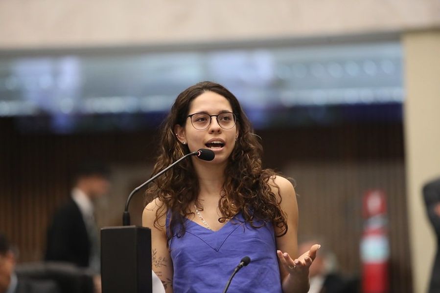 ana julia oficio