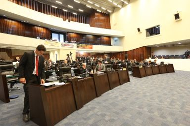 Projeto que autoriza construção de pequenas hidrelétricas é aprovado em primeiro turno