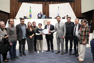 Manifestação durante Grande Expediente alerta para perigos do fascismo