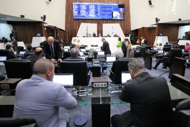Pacote com reposição salarial de 5,79% aos servidores estaduais e reestruturação de carreiras chega à Assembleia