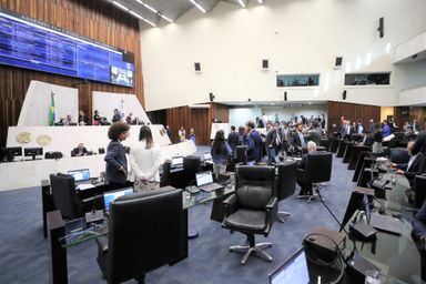 Pacote do Governo para o funcionalismo paranaense provoca debate em Plenário