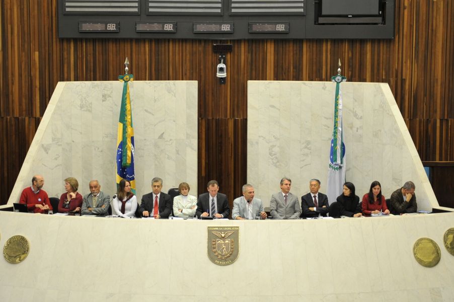 Composição da mesa na Audiência Pública que discute sobre a Conferência Nacional de Educação (Conae - 2014)