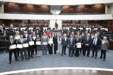 Excelência dos serviços notarias e registrais do Paraná é reconhecida pela Assembleia Legislativa do Estado