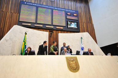 Projeto que obriga planos de saúde a informar descredenciamento de profissionais segue para sanção