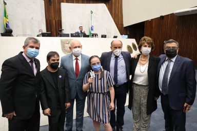 Assembleia contrata primeira funcionária com Síndrome de Down