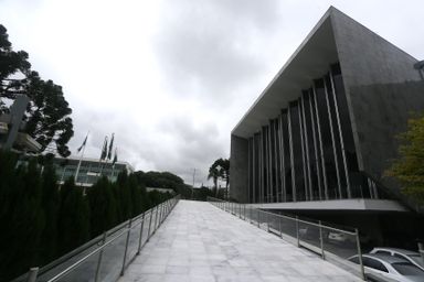 Homenagens, votações e debates sobre temas como pedágio e dengue movimentam o parlamento
