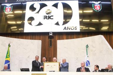 Em sessão solene, Assembleia Legislativa homenageia os 30 anos do Grupo RIC
