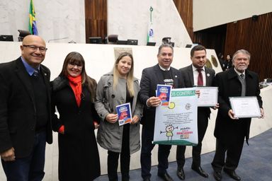 Cartilha lançada na Assembleia traz orientações para observar sinais de abusos contra crianças e adolescentes