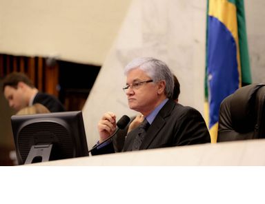 Não é justo diminuir número de deputados do Paraná, diz Rossoni
