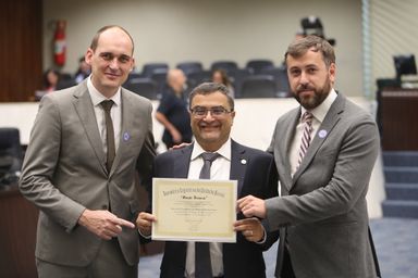 Assembleia homenageia equipe que fez o primeiro transplante de pulmão do Paraná