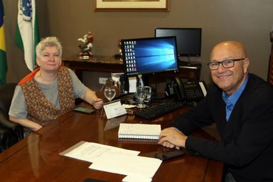 Romanelli avalia com Claudia Silvano a instalação de unidade do Procon na ALEP