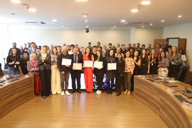 Lançamento de "Guia para Implementar Parlamentos Jovens" reúne especialistas e representantes de câmaras municipais do Paraná
