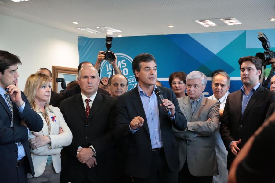 Deputados da Assembleia Legislativa prestigiam pronunciamento do governador Beto Richa.