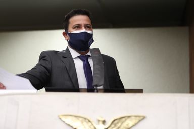 Quem não se vacinar contra Covid pode sofrer restrições a serviços no Paraná, prevê projeto de lei na Assembleia Legislativa