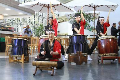Tambores japoneses do Taiko ressoam em mais uma edição do "Comunicação & Arte na Alep"