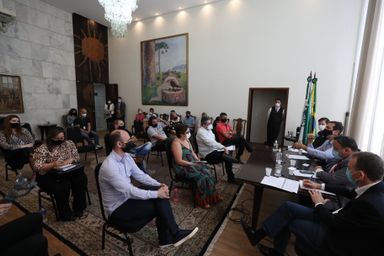 Comissão de Educação da Assembleia promove reunião entre secretário e diretores de escola